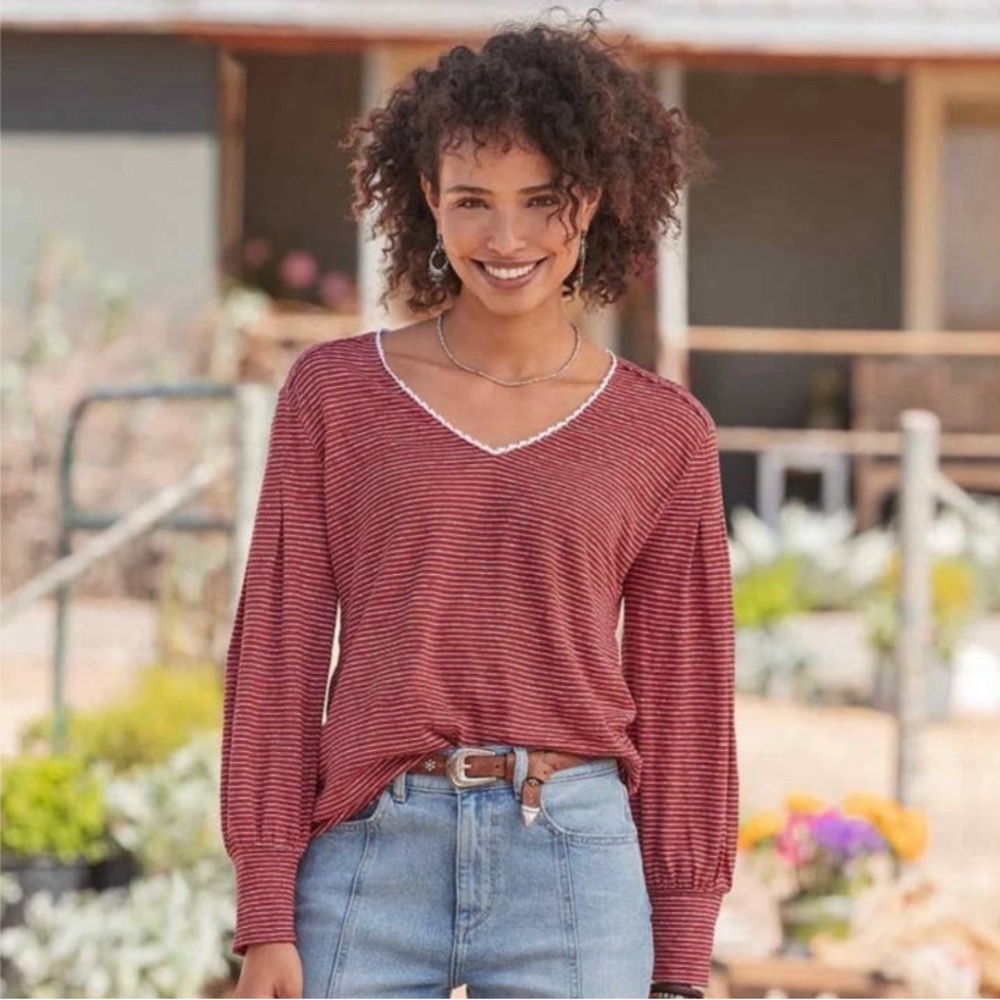 Sundance rust red knit top with billowy sleeves. Large